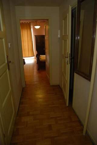 Хостелы Hostel Mleczarnia Вроцлав Апартаменты - Ruska Street-22