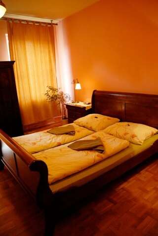 Хостелы Hostel Mleczarnia Вроцлав Апартаменты - Ruska Street-26