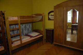 Хостелы Hostel Mleczarnia Вроцлав Кровать в общем 8-местном номере-7