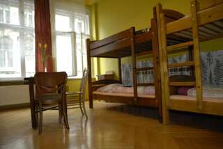 Хостелы Hostel Mleczarnia Вроцлав Кровать в общем 8-местном номере-10